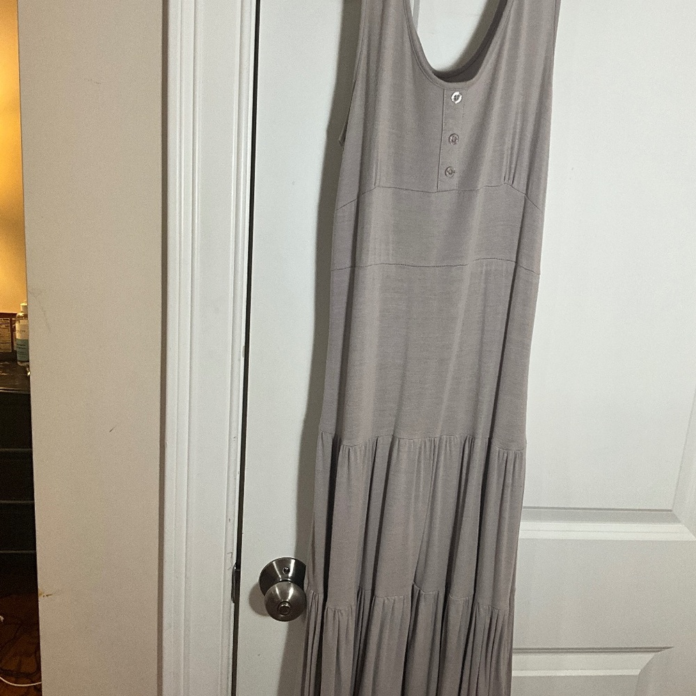 Light grey sleeveless scoop neckline long tiered dress size s